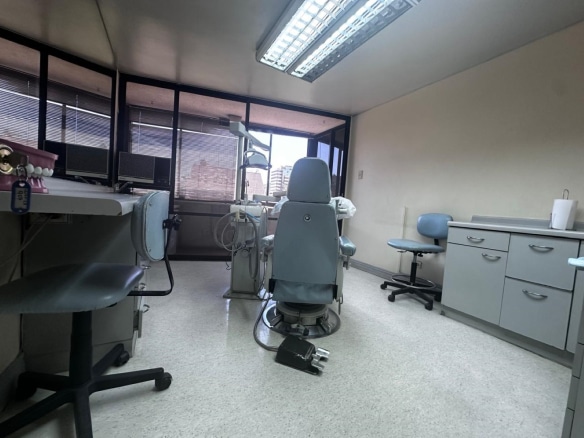 Clínica dental EN VENTA, actualmente en funcionamiento.