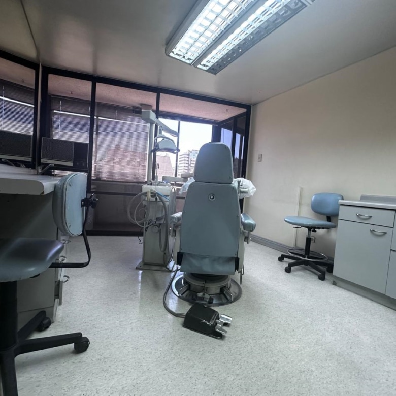 Clínica dental EN VENTA, actualmente en funcionamiento.