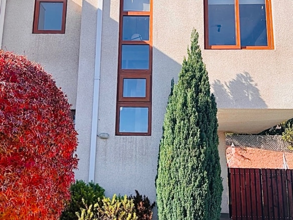Casa en Condominio. Calle Onofre Jarpa, La Reina