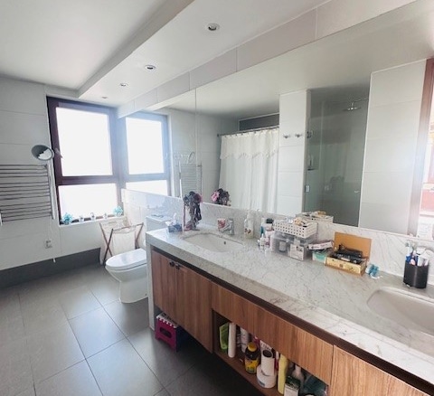 Departamento Kennedy, Las Condes