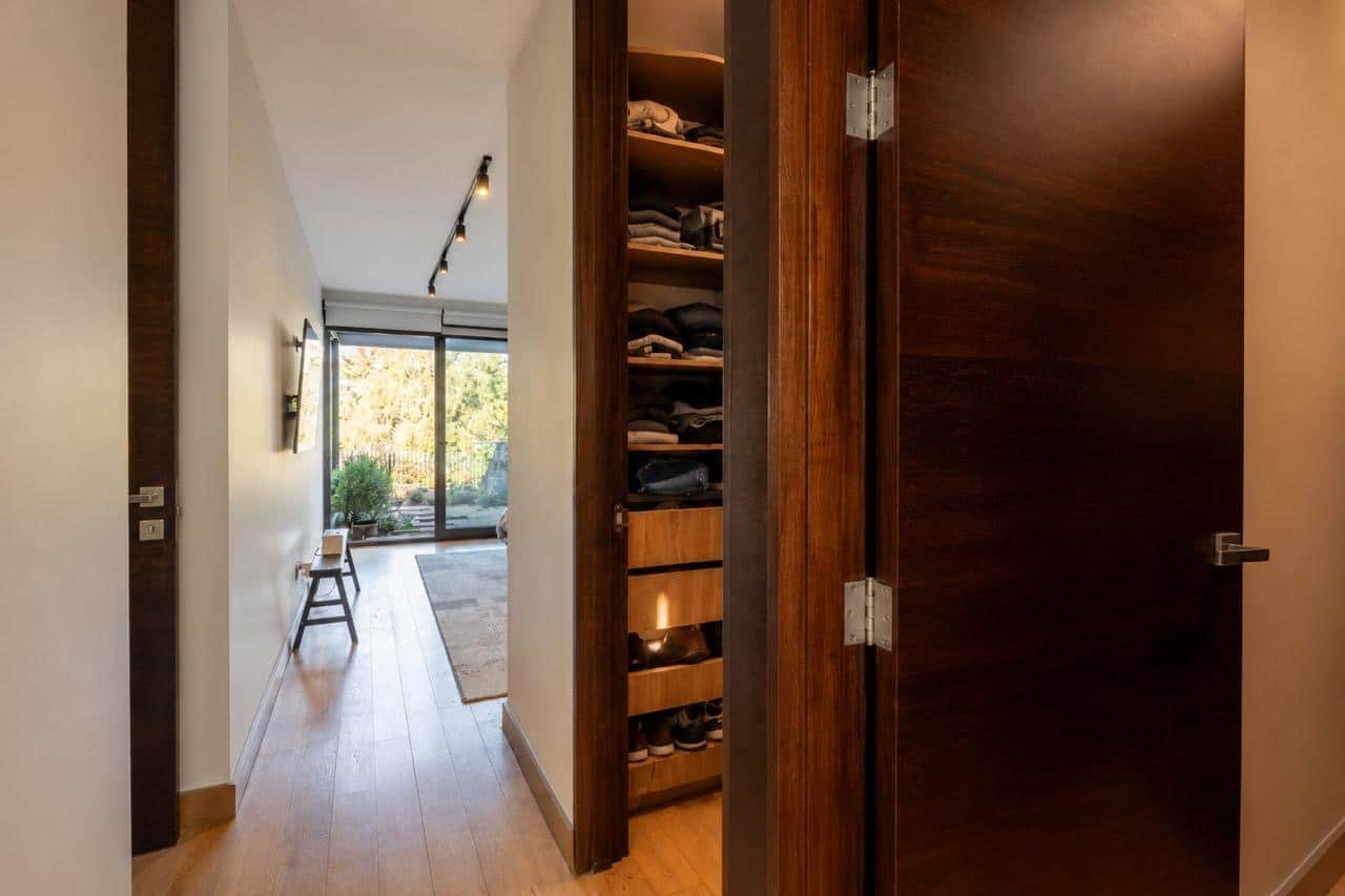 Moderna, elegante y segura: una casa excepcional para disfrutar en Lo Barnechea.