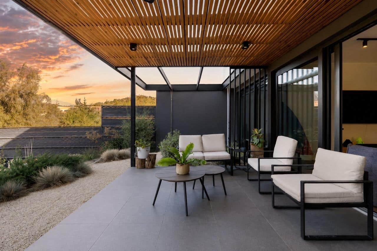 Moderna, elegante y segura: una casa excepcional para disfrutar en Lo Barnechea.