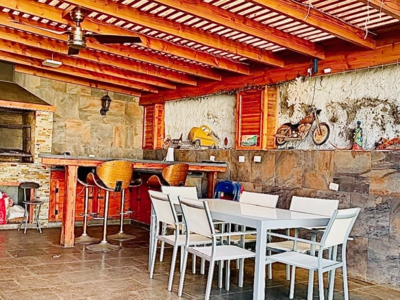 Casa en Condominio. Calle Onofre Jarpa, La Reina