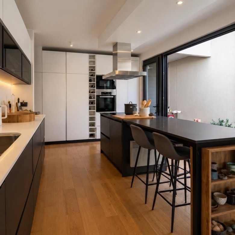 Moderna, elegante y segura: una casa excepcional para disfrutar en Lo Barnechea.