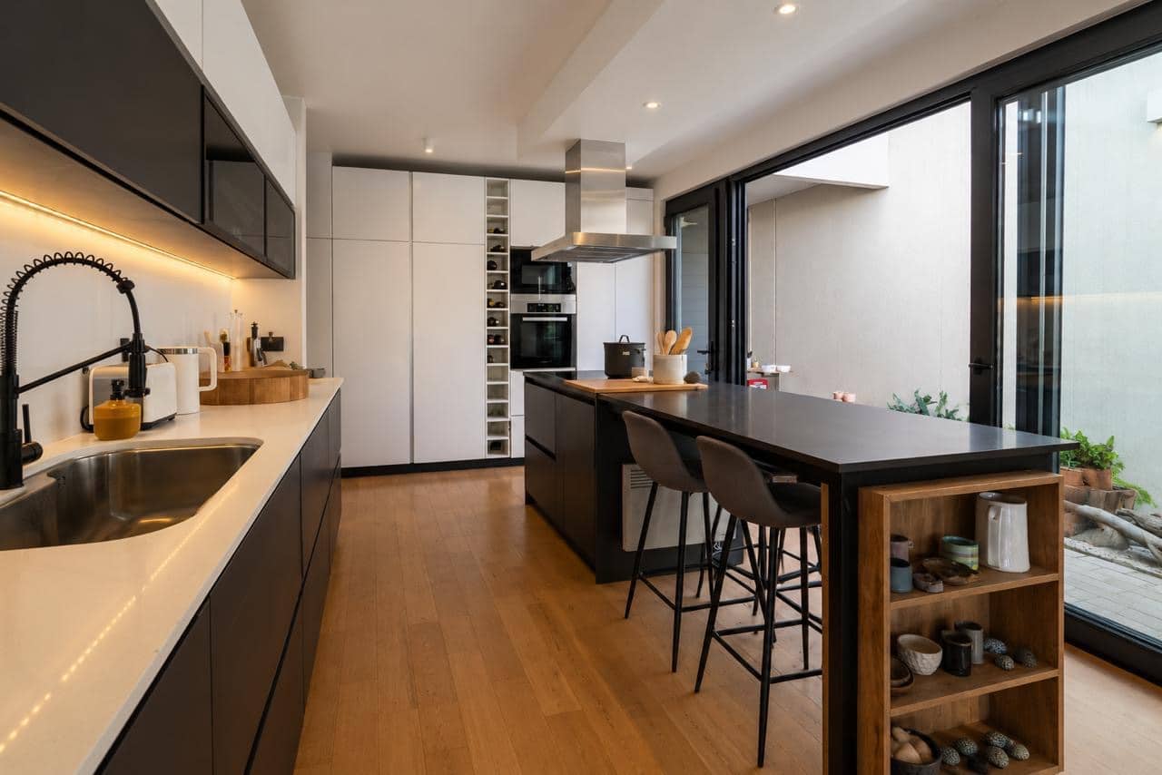 Moderna, elegante y segura: una casa excepcional para disfrutar en Lo Barnechea.