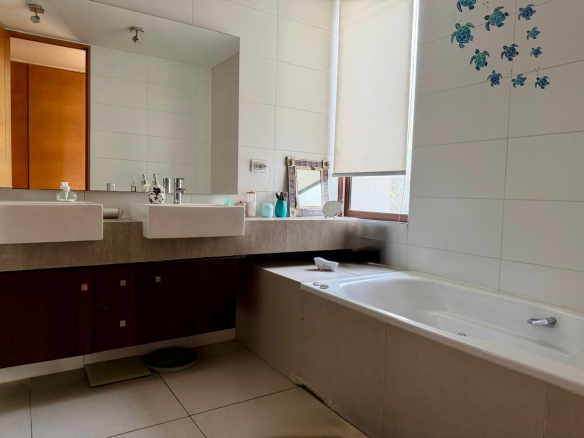 Exclusiva Casa en Condominio, El Huinganal, Lo Barnechea