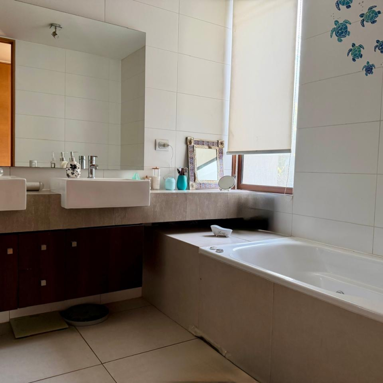 Exclusiva Casa en Condominio, El Huinganal, Lo Barnechea