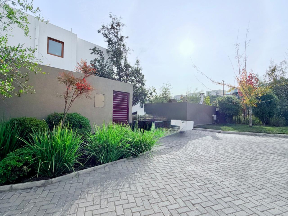 Exclusiva Casa en Condominio, El Huinganal, Lo Barnechea