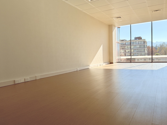 Oficina en Arriendo La Dehesa 90 m2