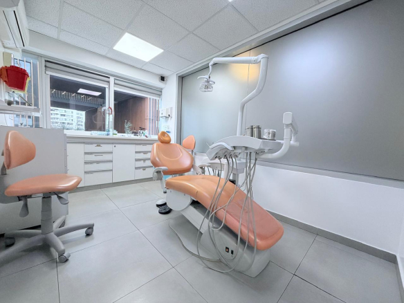 Clínica Dental Equipada frente a Metro Colón