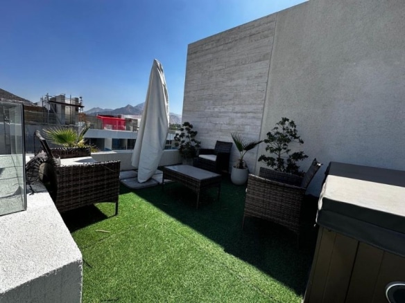 Dúplex en Av. La Dehesa, Mall Portal La Dehesa