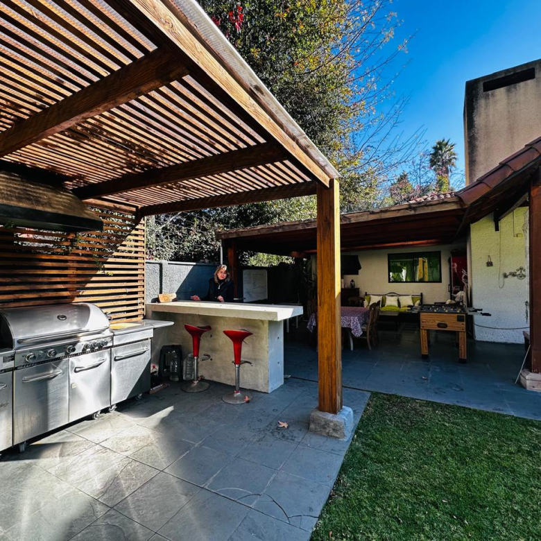 Exclusiva casa con gran jardín en Lo Barnechea