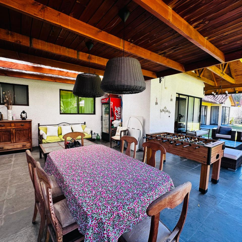 Exclusiva casa con gran jardín en Lo Barnechea