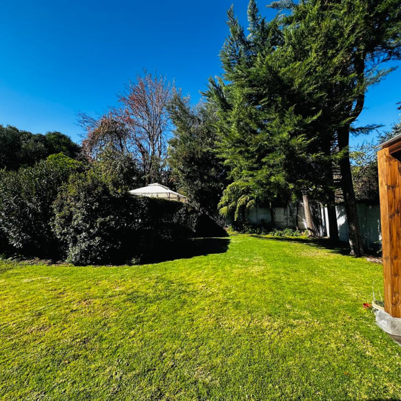 Exclusiva casa con gran jardín en Lo Barnechea