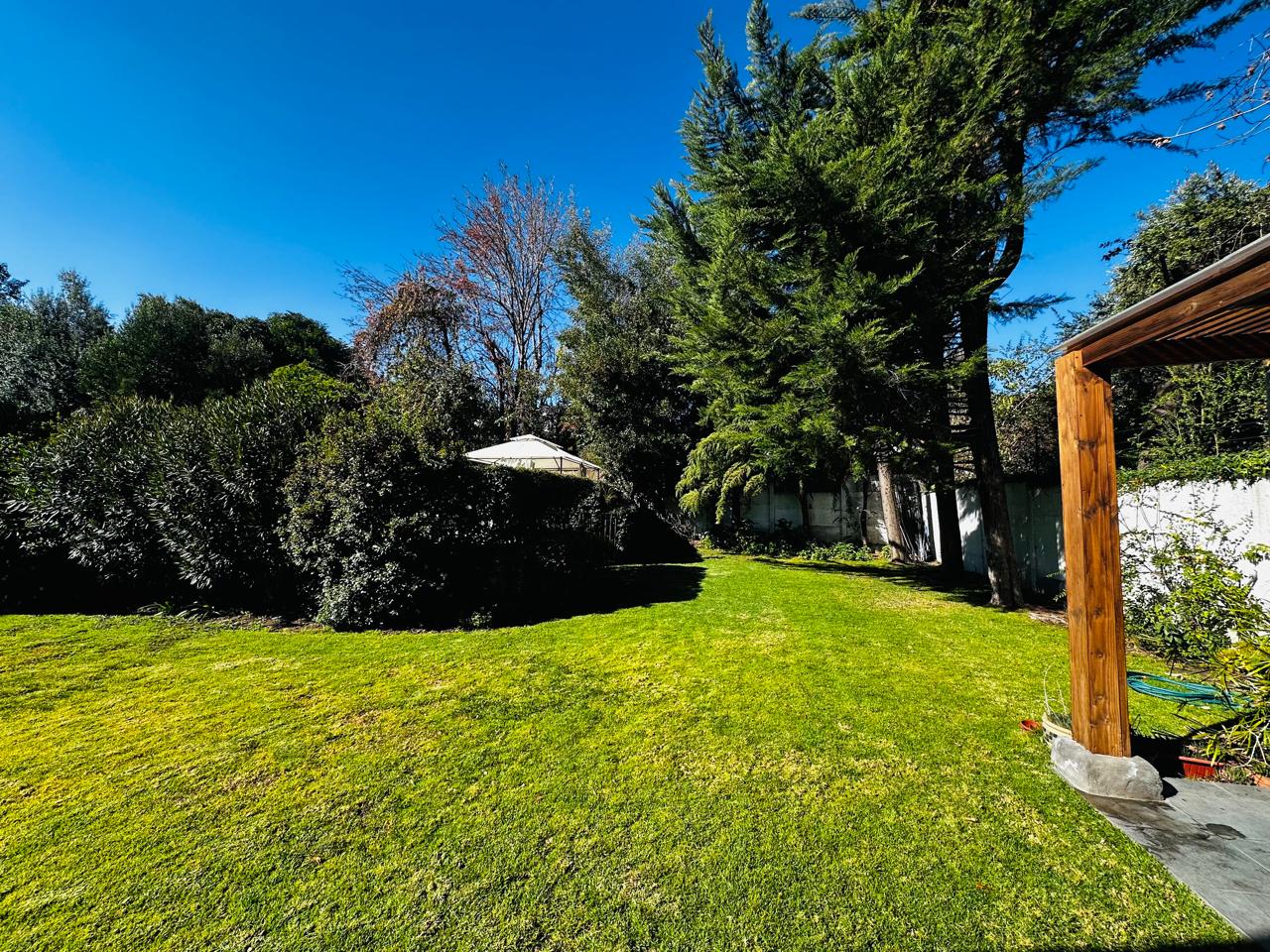 WhatsApp Image 2025-07-19 at 1.08.31 PM (25) Exclusiva casa con gran jardín en Lo Barnechea
