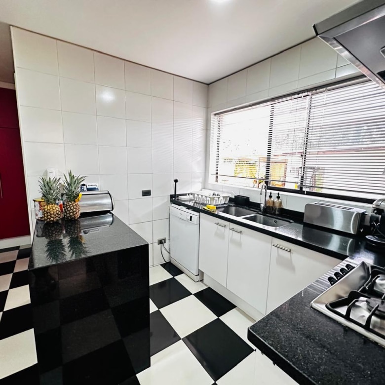 Exclusiva casa con gran jardín en Lo Barnechea