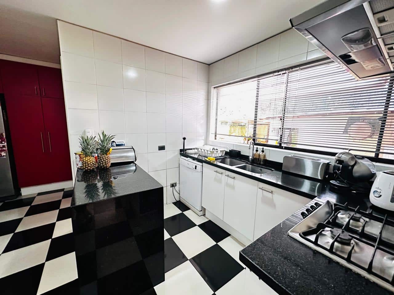 WhatsApp Image 2025-07-19 at 1.08.32 PM (4) Exclusiva casa con gran jardín en Lo Barnechea