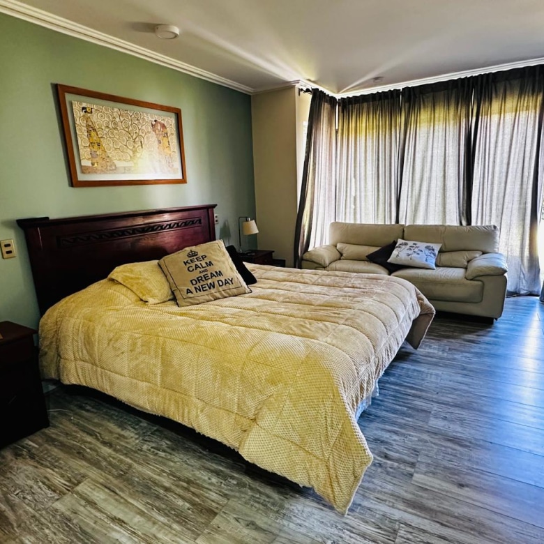 Exclusiva casa con gran jardín en Lo Barnechea
