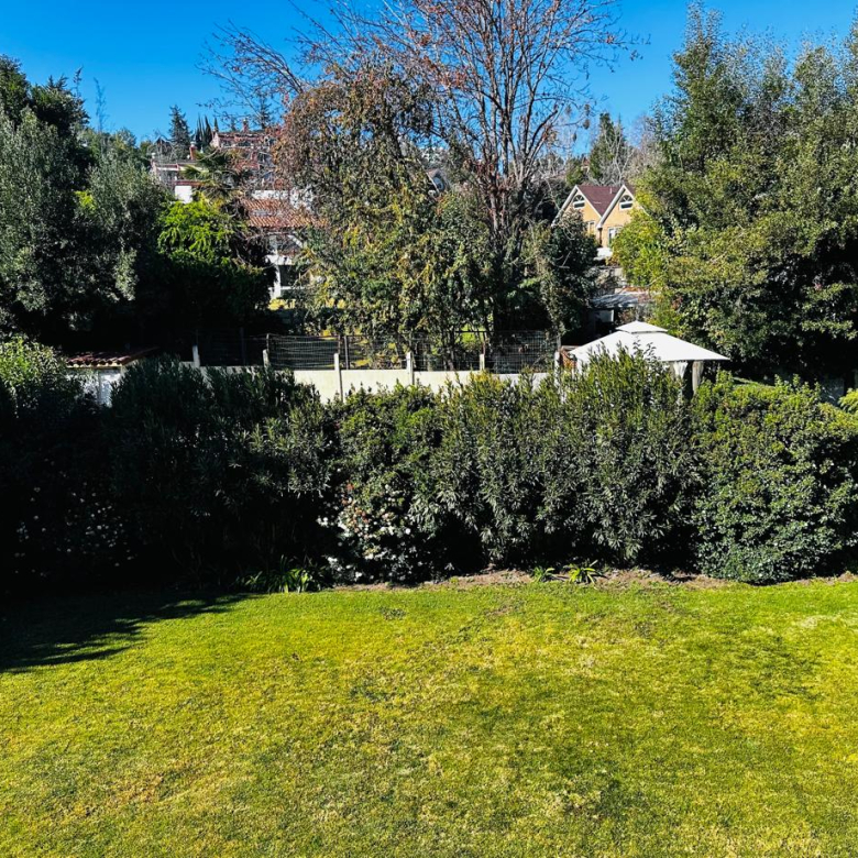 Exclusiva casa con gran jardín en Lo Barnechea